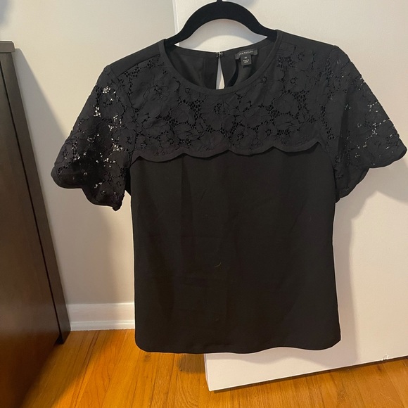 NWOT Ann Taylor Lace Yoke Top - SIZE X-SMALL - Picture 2 of 6